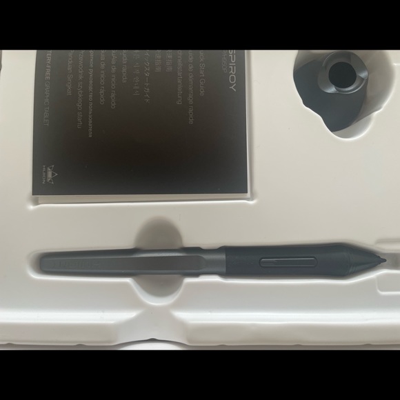 Huion Inspiroy H640p graphic drawing tablet with battery free stylus - Picture 9 of 16